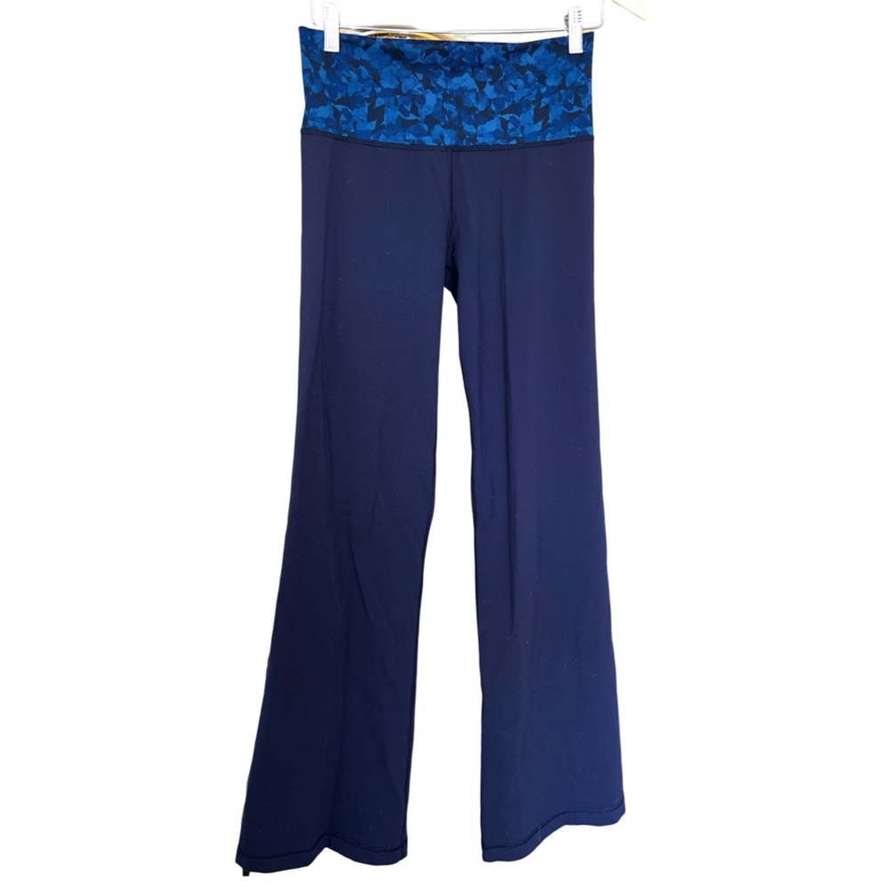Lululemon Athletica Groove Flare pants size 6 regular